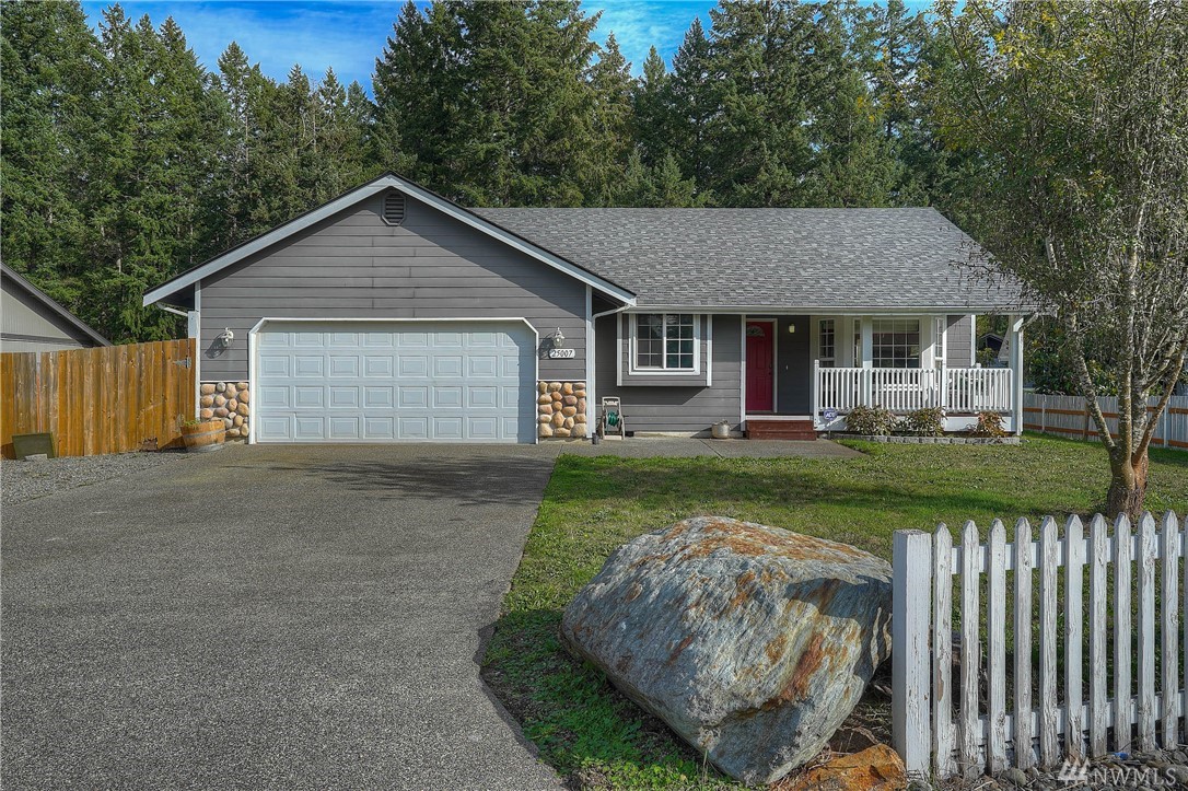 Classic & WellMaintained 3Bedroom, 2Bath Rambler on Large Beautiful Lot in Spanaway Erin