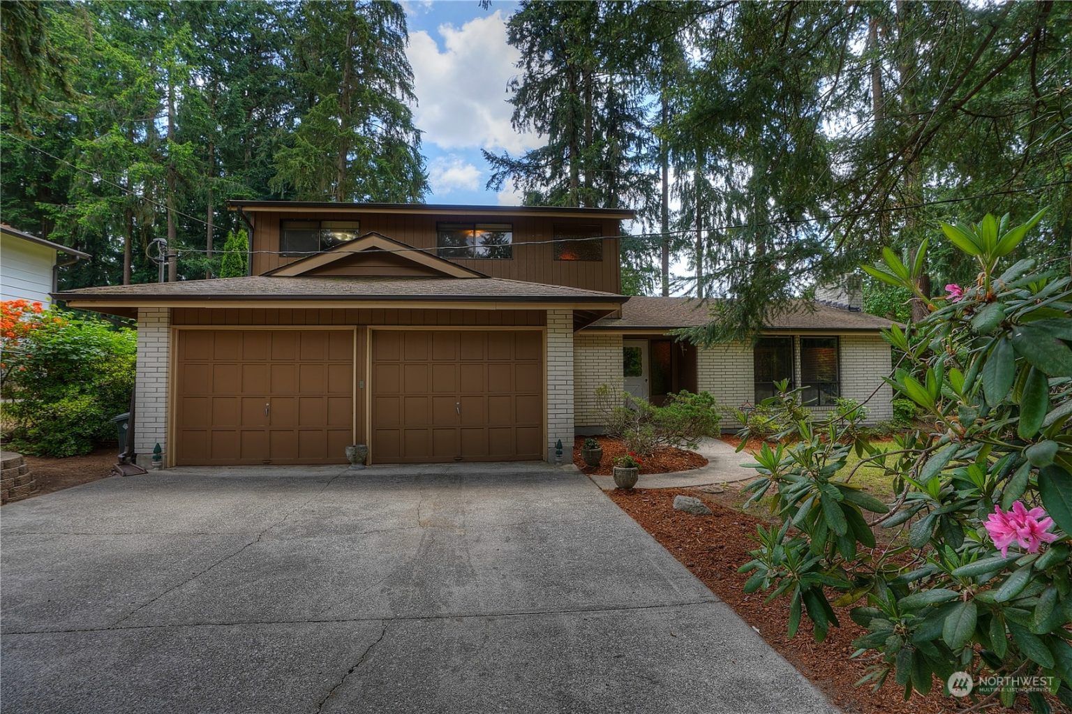 Traditional Home with Beautiful Backyard Retreat in Puyallup’s Firgrove