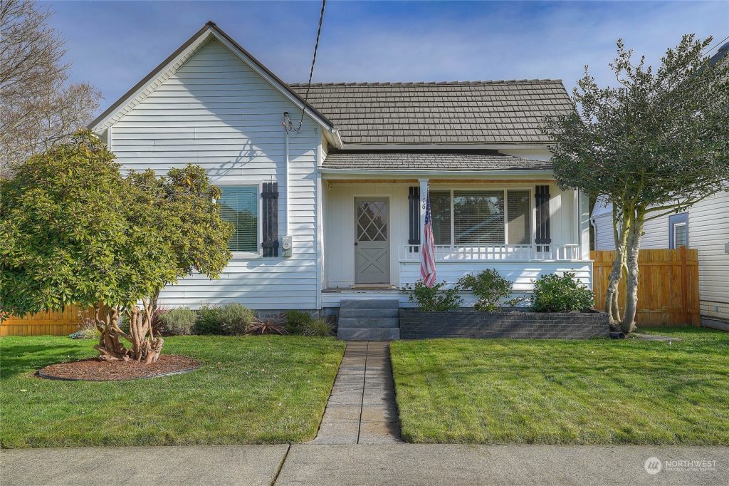 PicturePerfect, Updated Bungalow with Private Backyard in Heart of